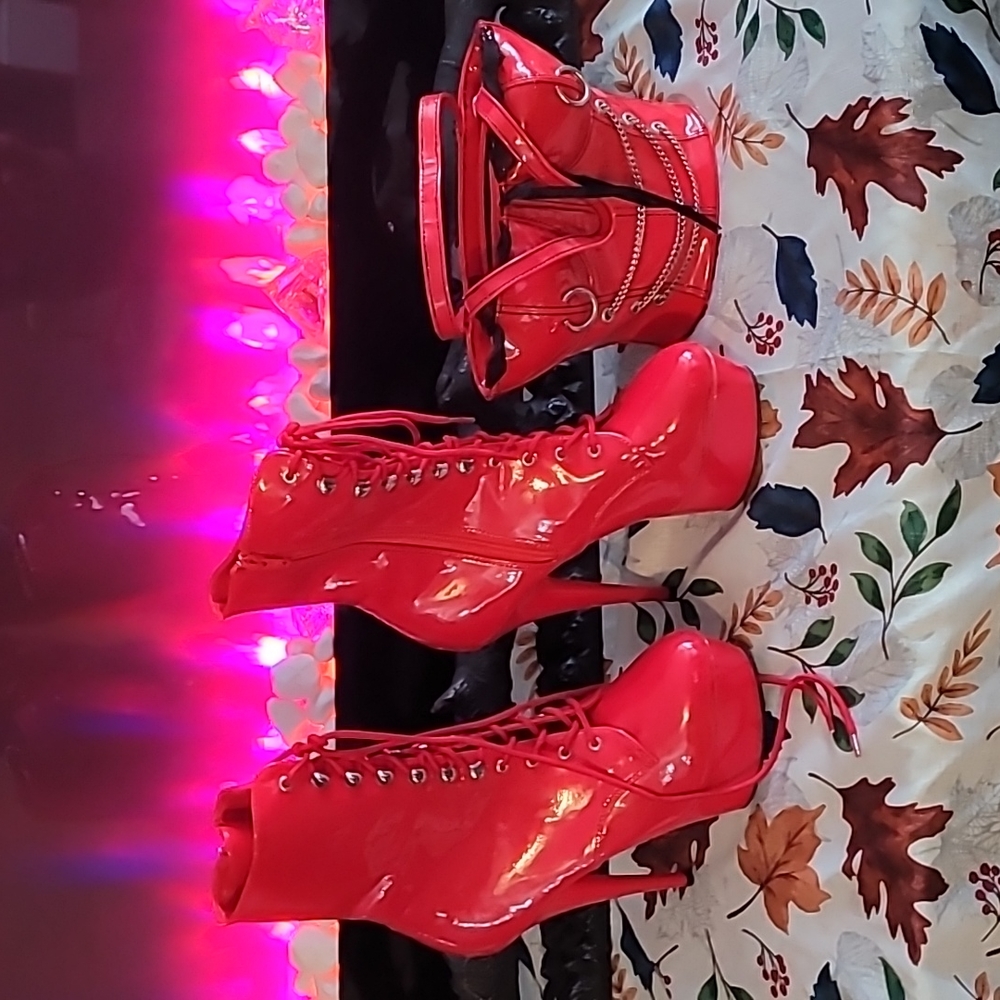 Red purse / Red Heels